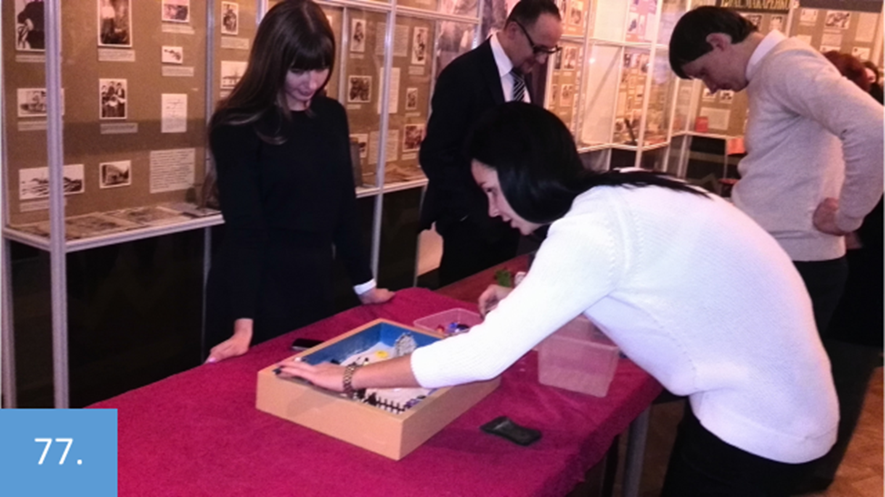 Рисунок 77. Трудно поверить, что сейчас Вы видите людей, которые выполняют задание после полного рабочего дня, в конце рабочей недели и которые пришли сюда добровольно в метель по заснеженным улицам Москвы в двадцатиградусный мороз!