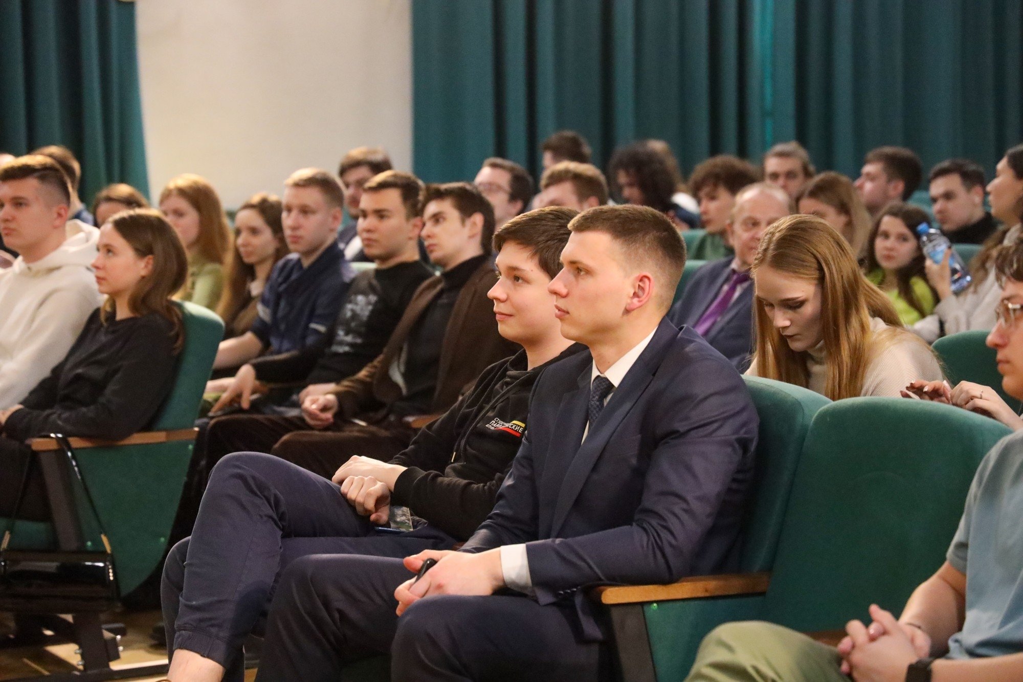 Ночь в универе рудн. Студенты в вузе. МГУ студенты. Мероприятие в вузе. Первокурсники в институте.