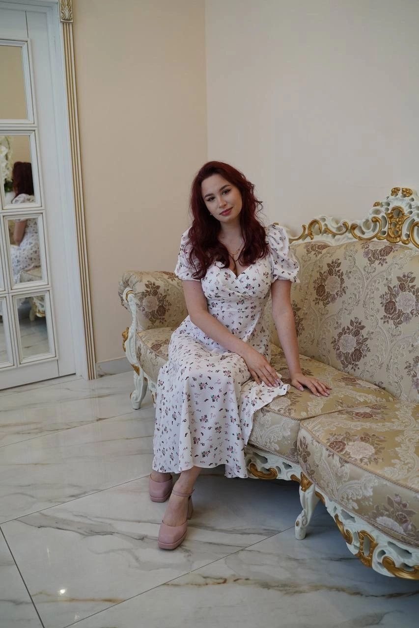 Анна Владимировна Мысева, выпускница Гуманитарного института РосНОУ по направлению подготовки «Перевод и переводоведение», стюардесса ПАО «Аэрофлот».