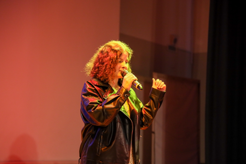 Кристина Кулешова — участница вокальной студии