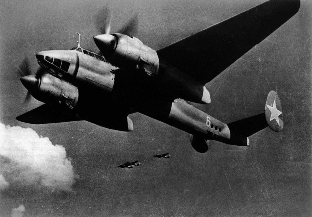 Бомбардировщик Ту-2 также имел обозначения АНТ-58 и самолёт 103.