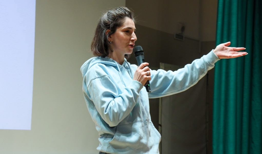 Найка Казиева — участница открытого микрофона на ТНТ