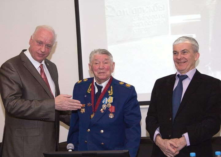 Председатель Следственного комитета РФ, генерал юстиции РФ А. И. Бастрыкин,  почётный профессор РосНОУ, Действительный государственный советник юстиции РФ А. Я. Сухарев, ректор РосНОУ В. А.  Зернов