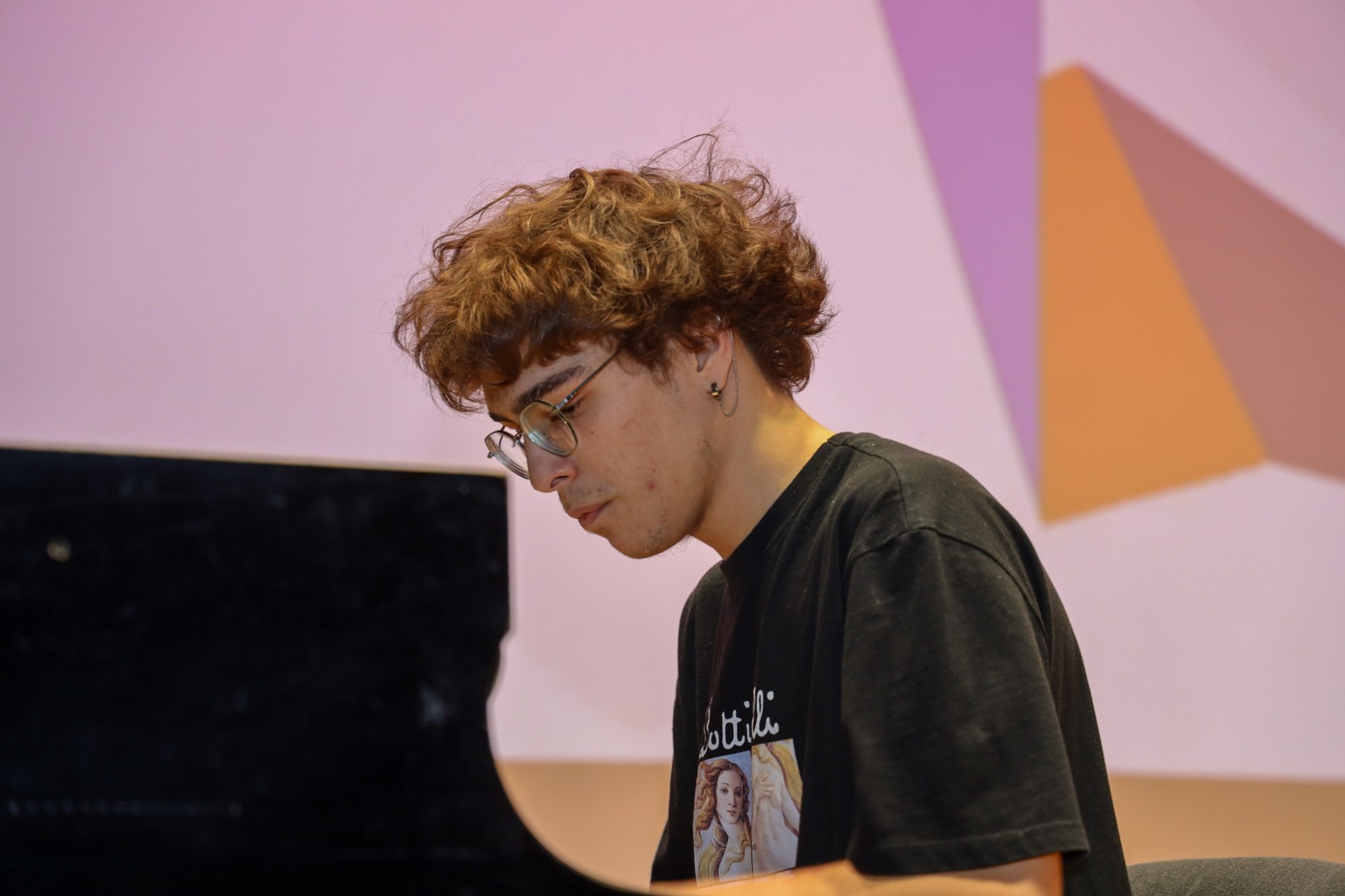 Олег Саркисов