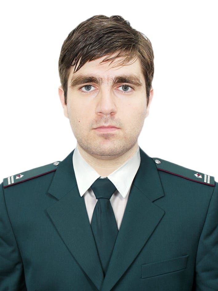 Аслан Магомедович Хаутиев, государственный налоговый инспектор Межрегиональной инспекции Федеральной налоговой службы по контролю и надзору за налогоплательщиками в сфере бюджетного финансирования России № 1 по городу Москве, выпускник Гуманитарного института РосНОУ по направлению подготовки «Юриспруденция».